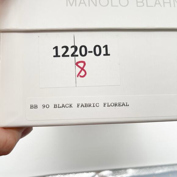 Manolo Blahnik BB 90 Black Floral Embroidered Fabric Pointed Toe Pumps IT 38 - Picture 11 of 11